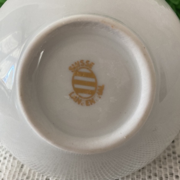 Price drop Vintage Diminutive Suisse Langenthal Porcelain Bud Vase…gold trim - Picture 3 of 4